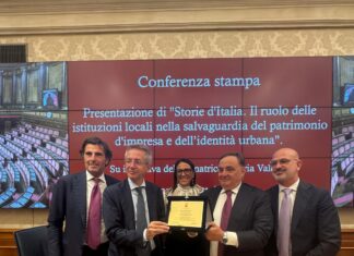Imprese storiche:Targa della città di Napoli a Ugo Cilento, presidente dell’Associazione I centenari