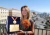 La Città di Napoli celebra Monica Sarnelli: all’artista conferita la Medaglia della Città per i 45 anni di carriera